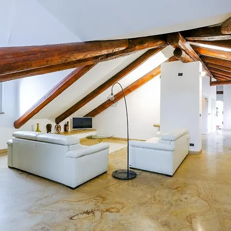 Piazza Castello 1 Apartment