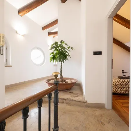 Piazza Castello 1 Apartment *