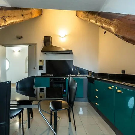 Piazza Castello 1 Apartment *